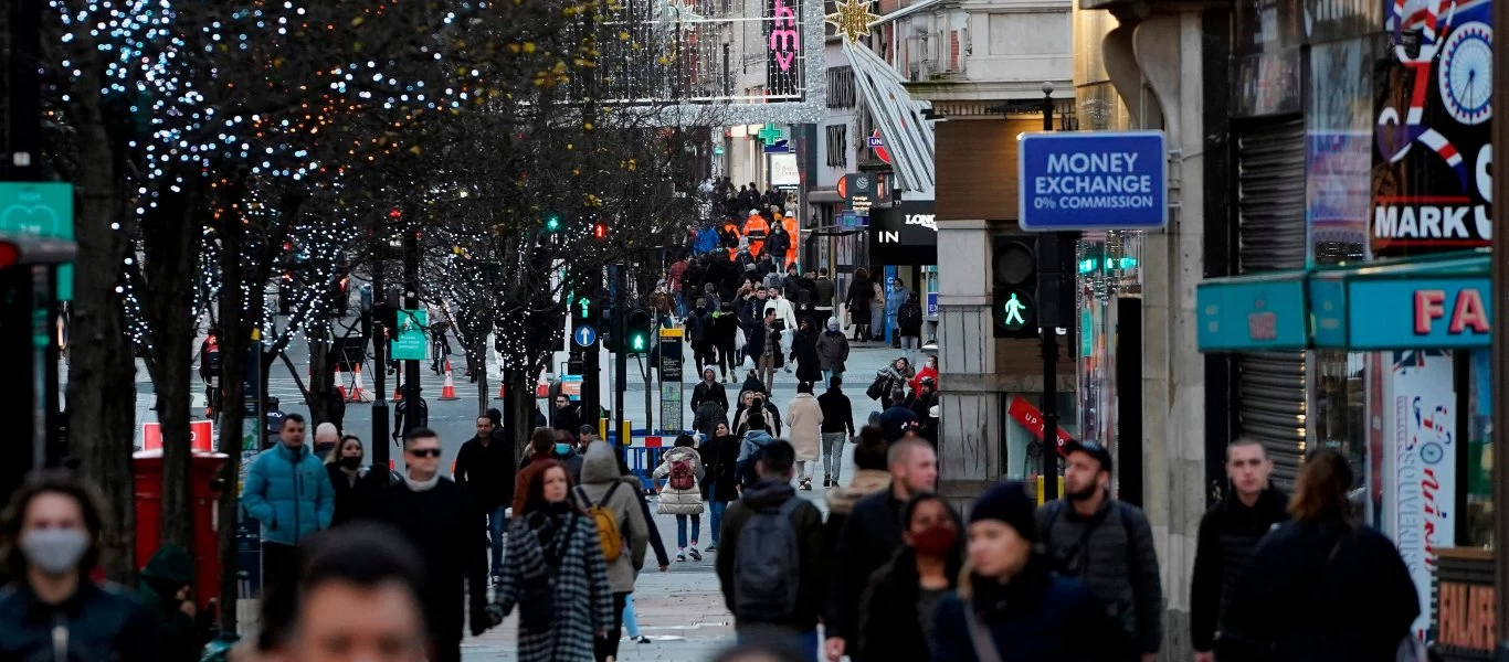 Κορωνοϊός - Βρετανία: Περεταίρω χαλάρωση των μέτρων εξετάζει ο Μ.Τζόνσον
